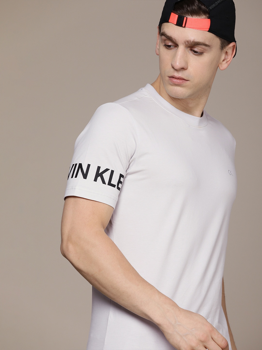 

Calvin Klein Jeans Men Grey T-shirt with Printed Detail