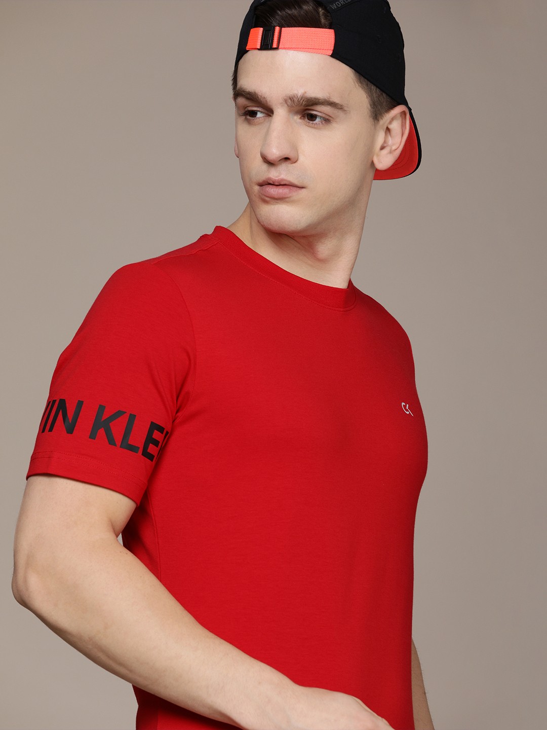 

Calvin Klein Jeans Men Red T-shirt with Printed Detail