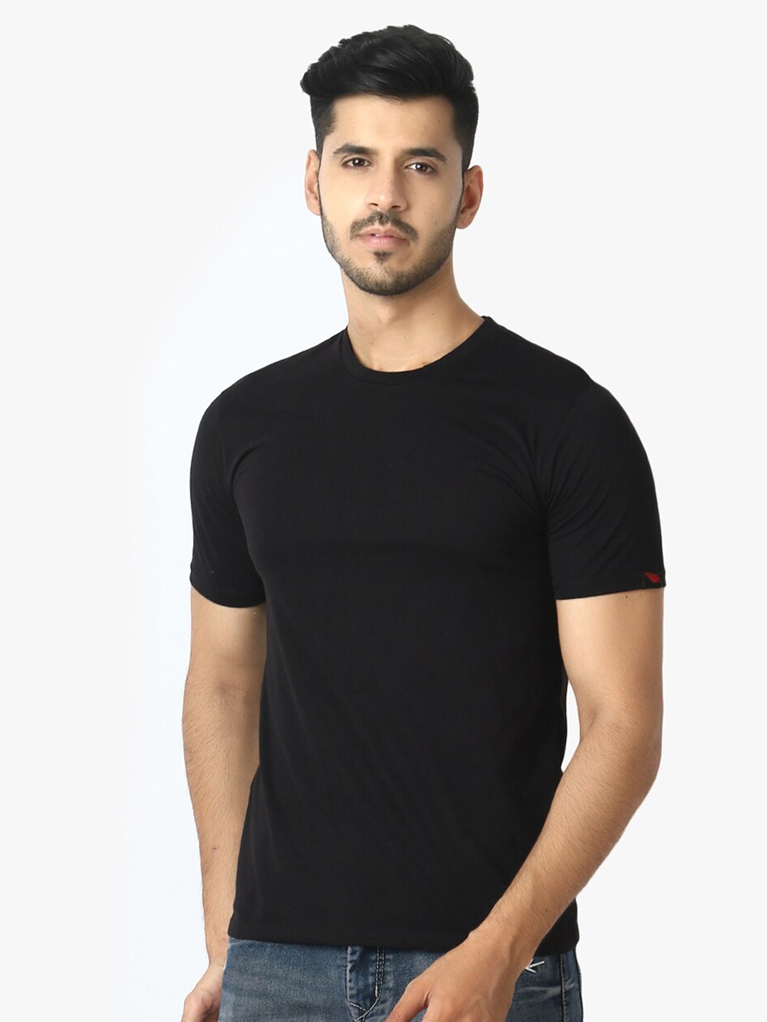 

LE BOURGEOIS Men Black Solid Round Neck Regular Fit T-shirt