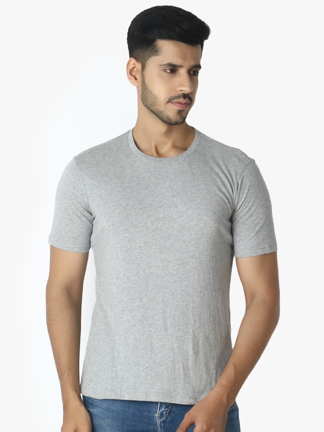 

LE BOURGEOIS Men Grey Solid Round Neck Regular Fit T-shirt