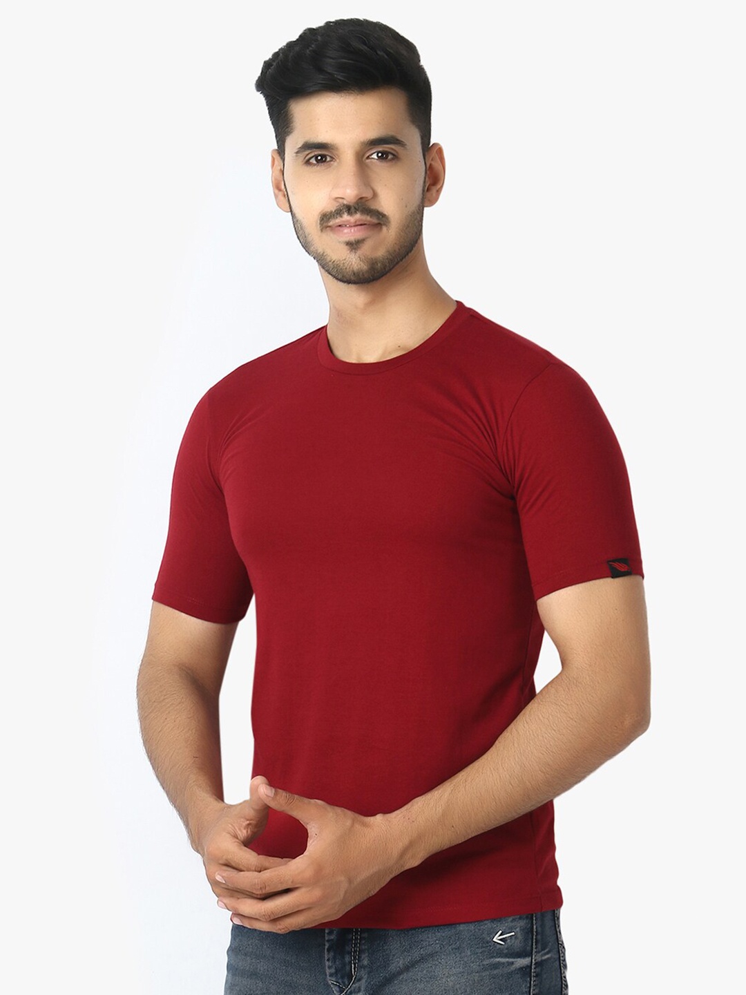 

LE BOURGEOIS Men Maroon Solid Round Neck Regular Fit T-shirt