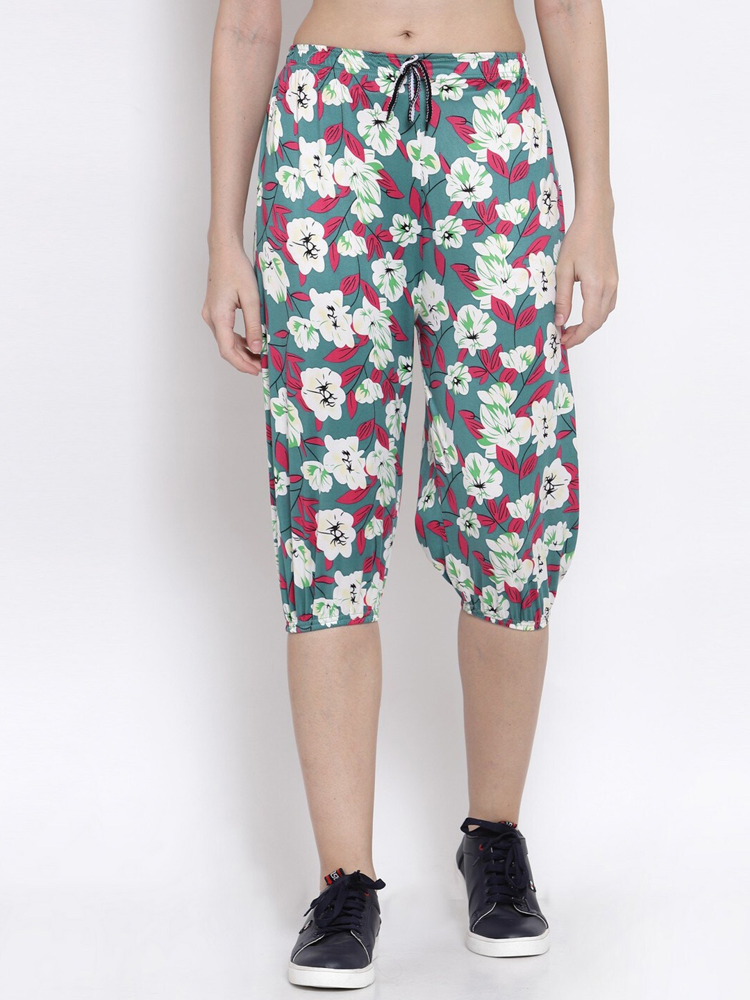 

KLOTTHE Women Green & White Printed Capris
