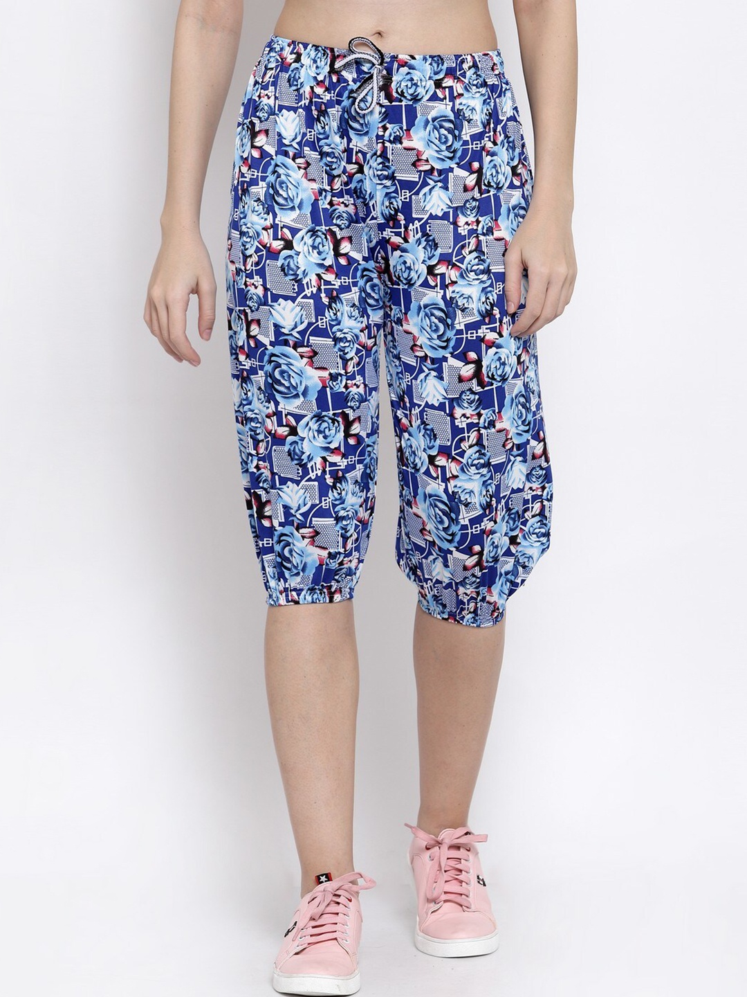 

KLOTTHE Women Blue & White Printed Capris