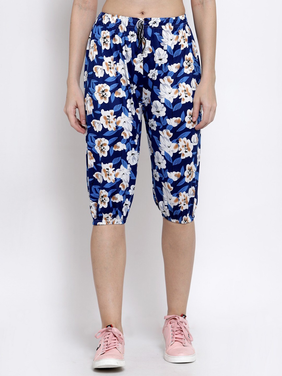 

KLOTTHE Women Blue & White Printed Capris