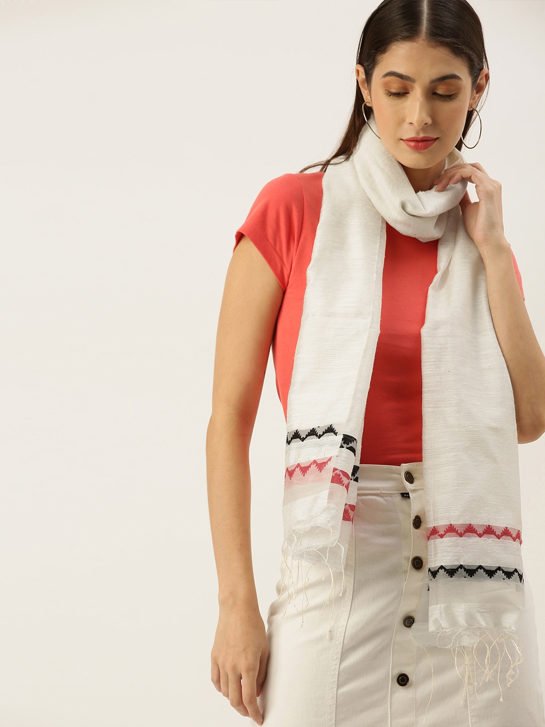 

ArtEastri Women White & Black Woven Design Matka Silk Handloom Stole