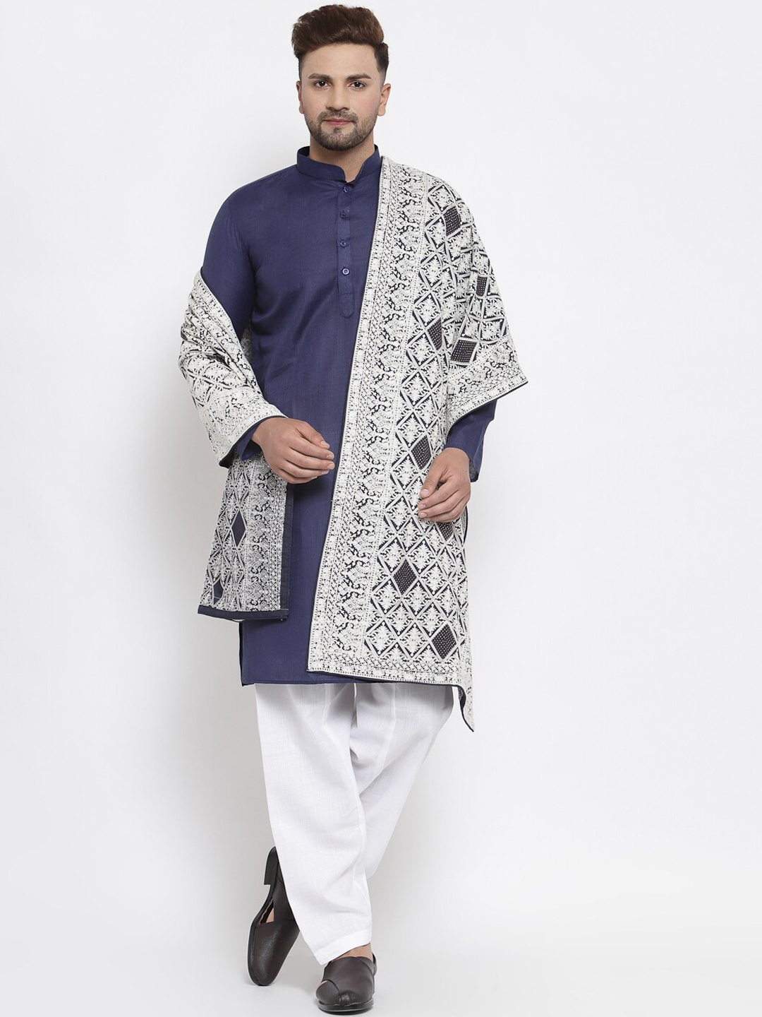 

MAXENCE Men Navy Blue & White Linen Kurta With Pyjamas & Handcrafted Stole