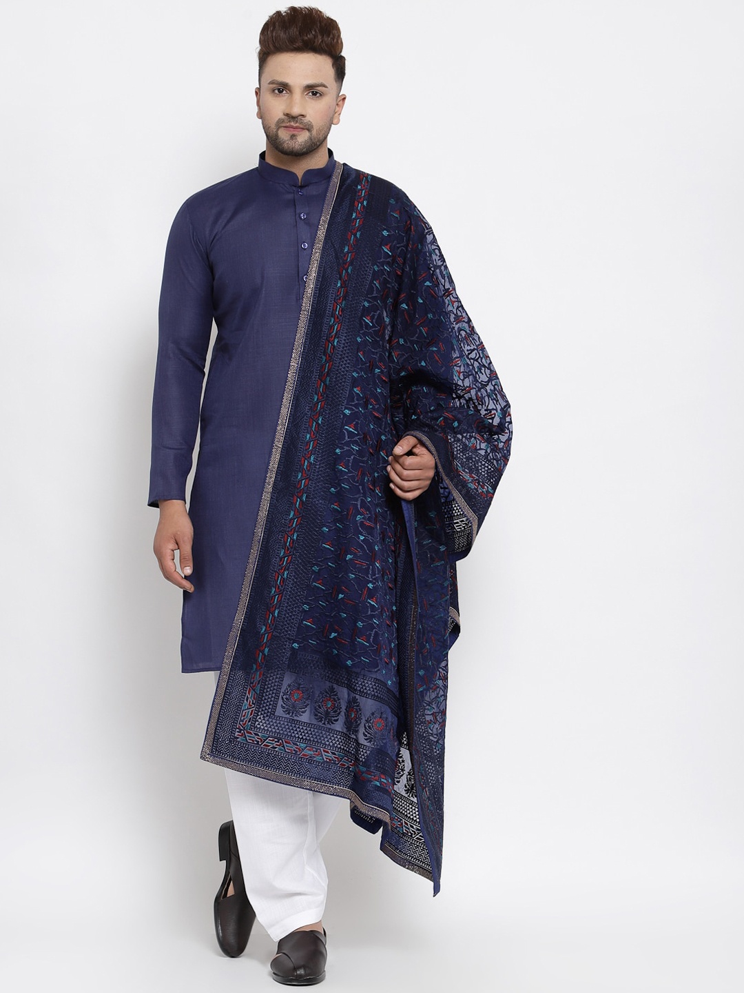 

MAXENCE Men Navy Blue Linen & White Embroidered Straight Kurta & Pyjama With Dupatta