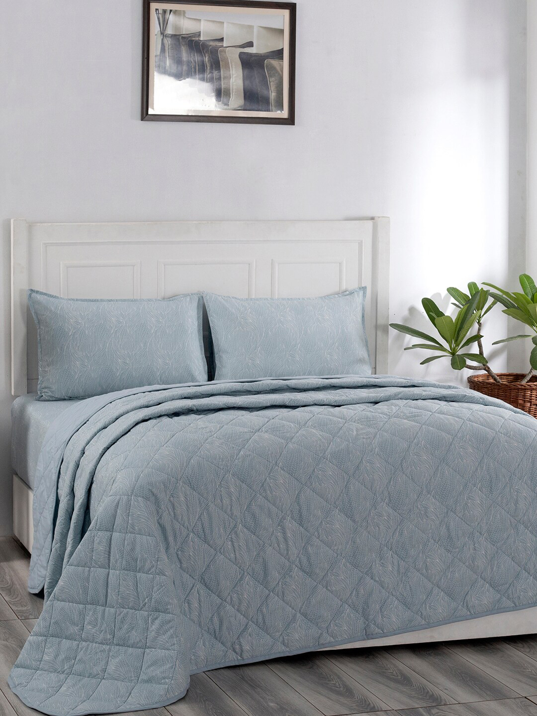 

In-House by maspar Blue & Off White Floral Summer 110 GSM Double Bedding Set with Pillow Covers
