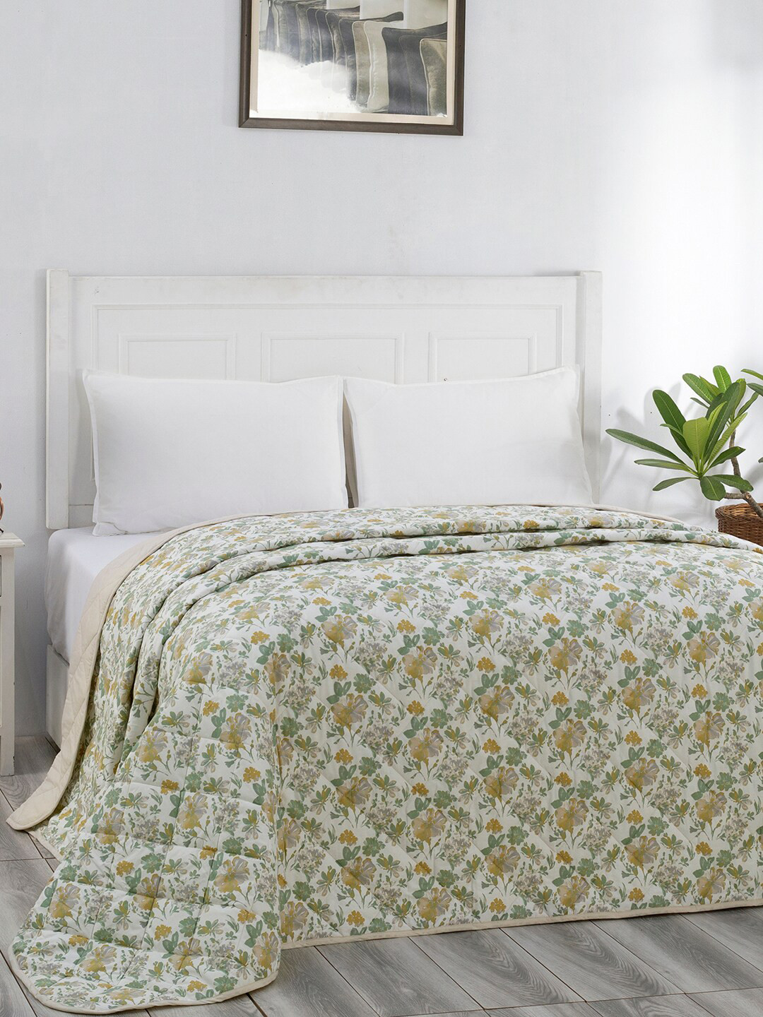 

In-House by maspar White & Green Floral Summer 110 GSM Double Bed Quilt