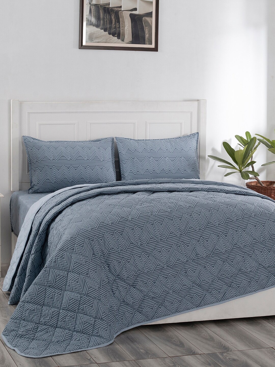 

In-House by maspar Blue Geometric Summer 110 GSM Double Bed Bedding Set