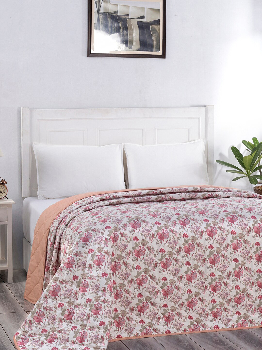 

In-House by maspar White & Red Floral Summer 110 GSM Double Bed Quilt