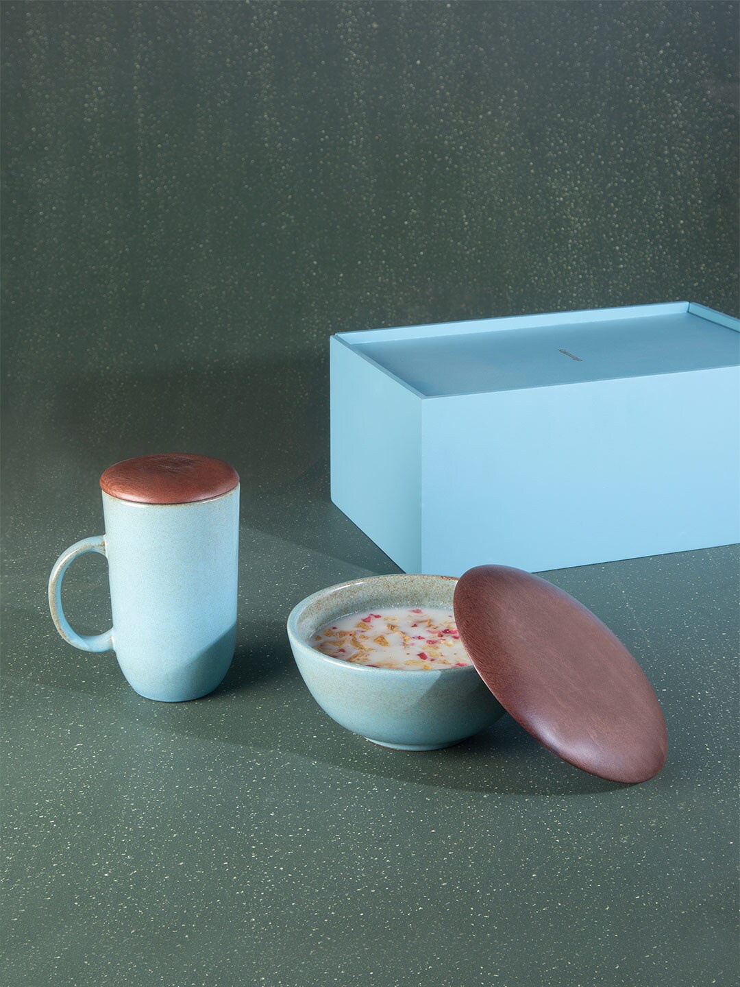 

ellementry Blue & Brown Solid Breakfast Gift Set