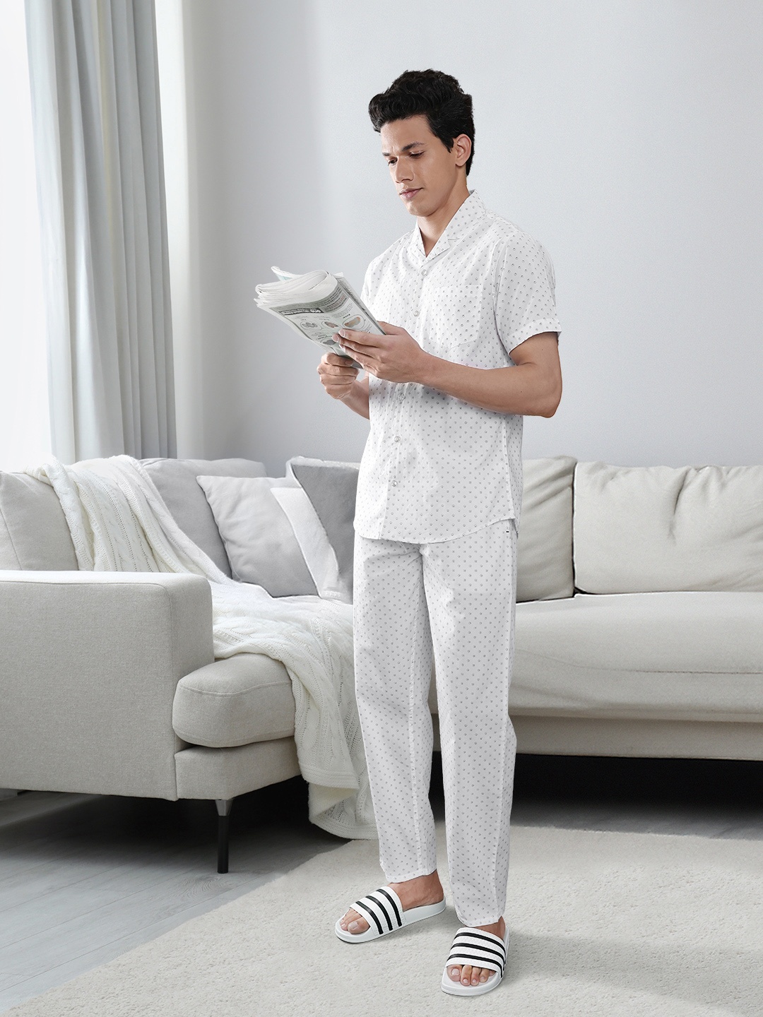 

The Indian Garage Co Men White Printed Night Suit