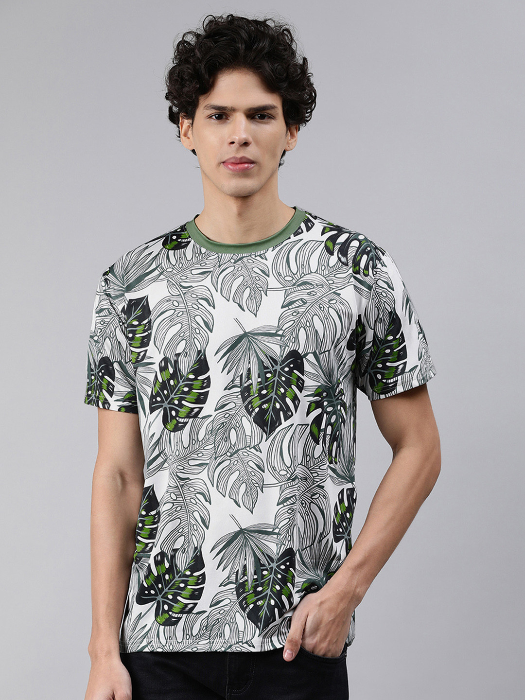 

mezmoda Men Green & White Floral Printed Tropical Dry-Fit T-shirt