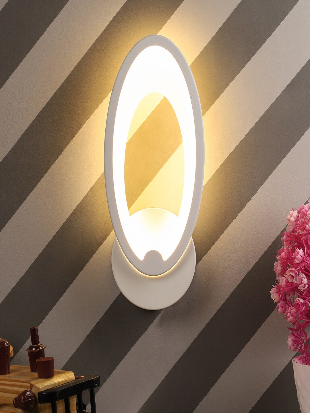 

MFD HOME FURNISHING White Iron Quirky Flush Mount Wall Lamp