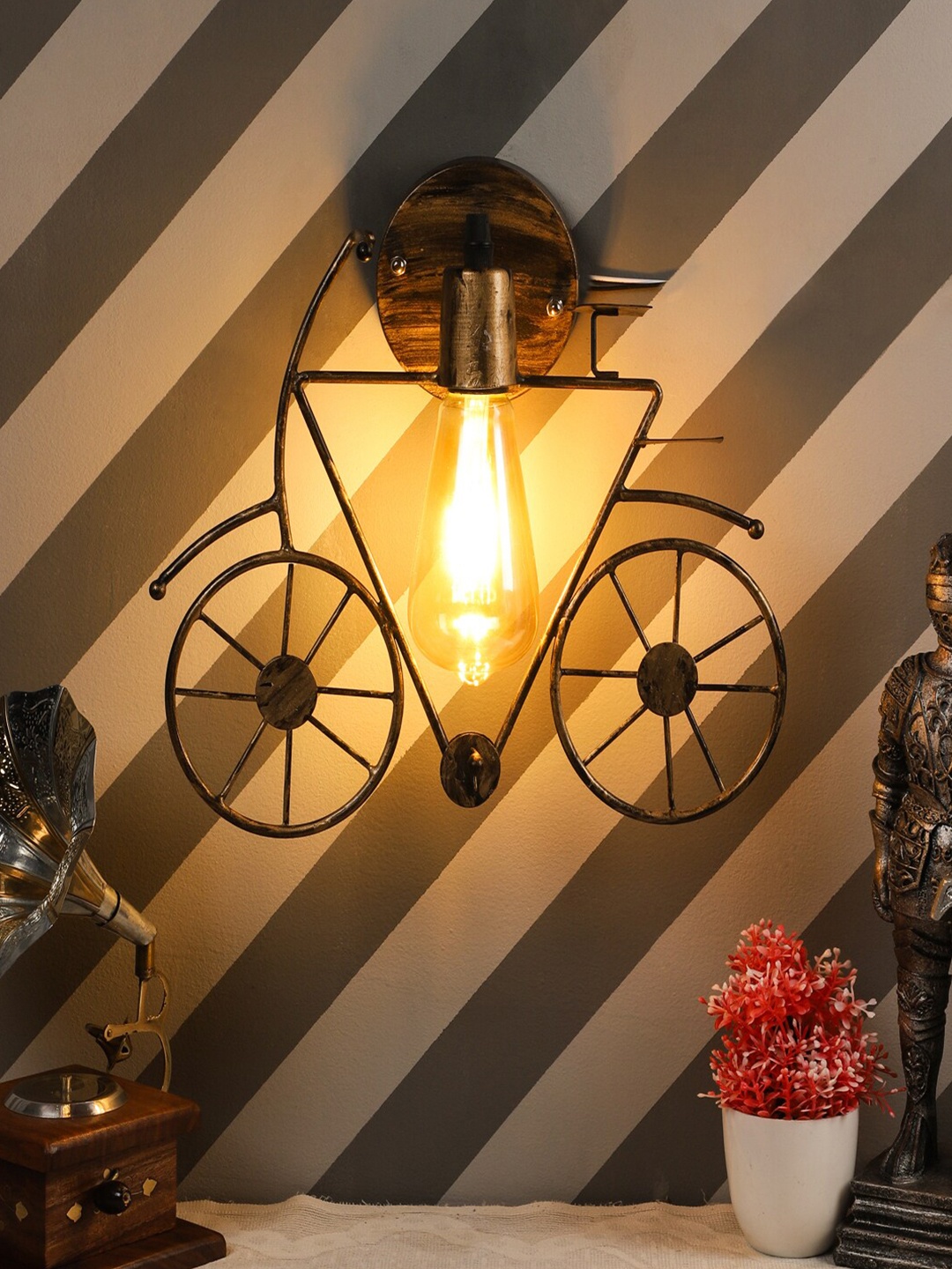 

MFD HOME FURNISHING Gold-Toned & Black Iron Quirky Wall Lamp