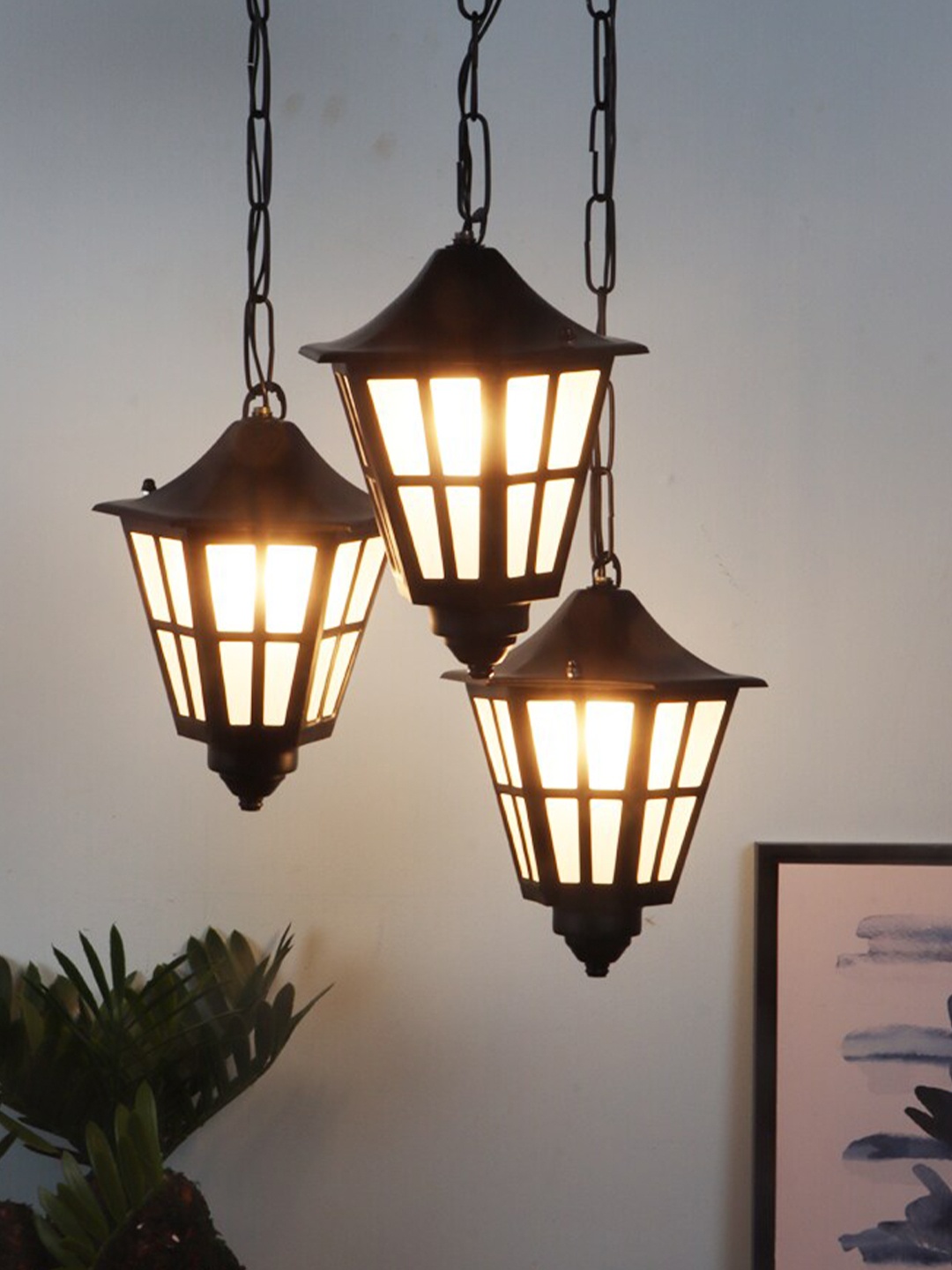 

MFD HOME FURNISHING Black & White Iron Contemporary Cluster Light