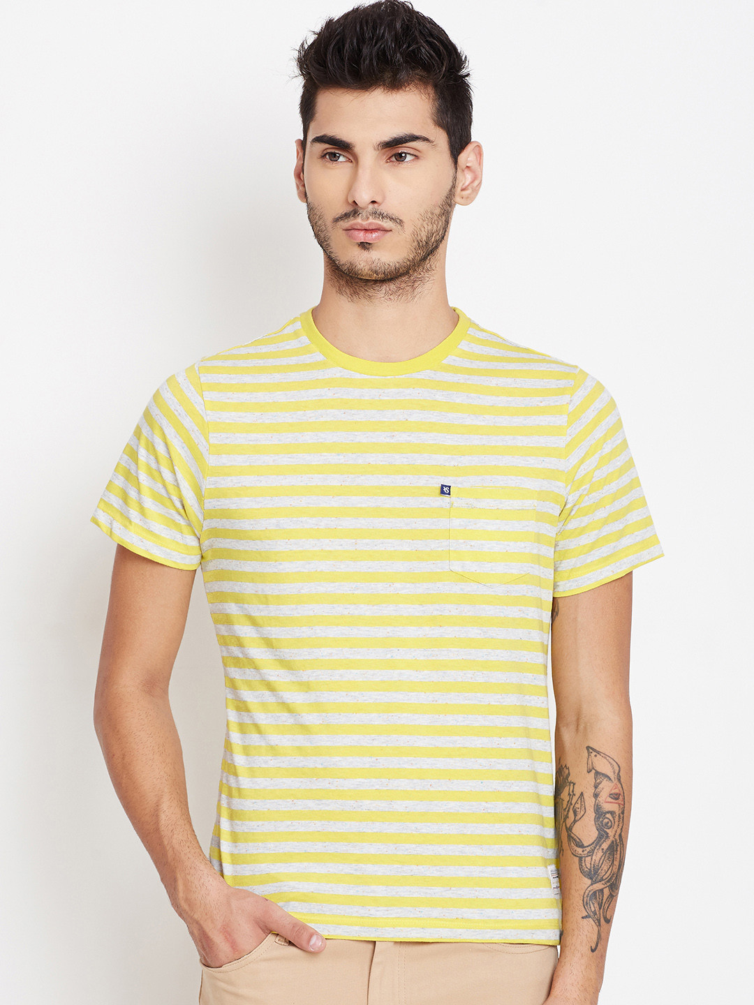 

American Swan Men Yellow Striped Round Neck T-shirt