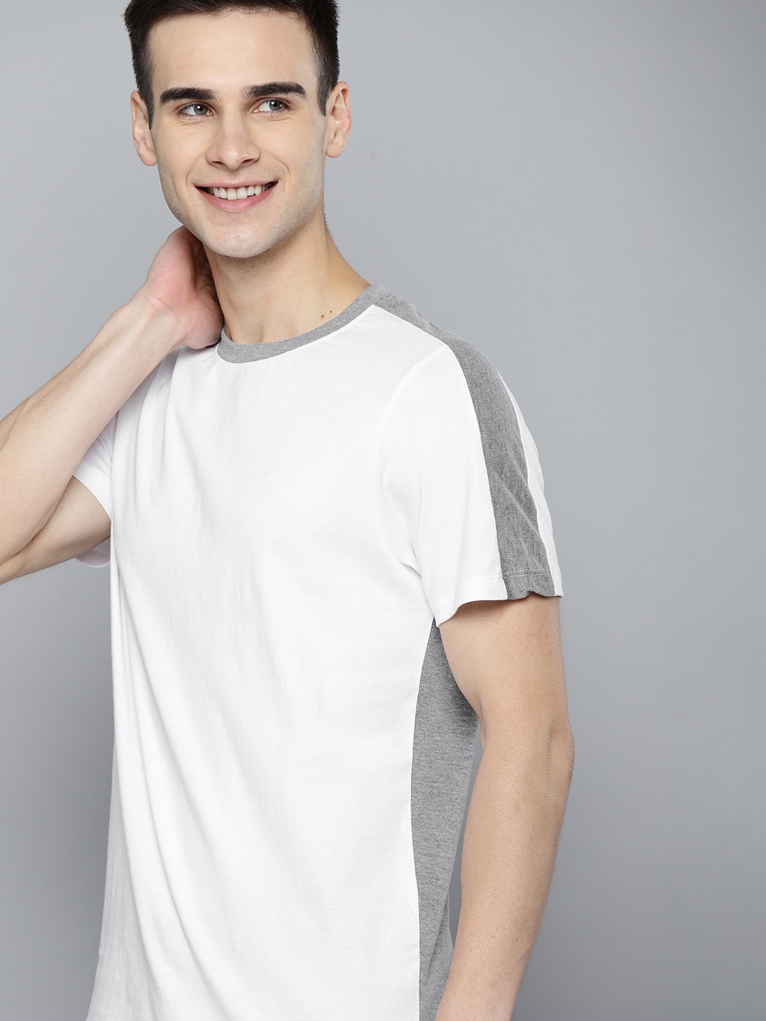 

Mast & Harbour Men White & Grey Melange Solid T-shirt