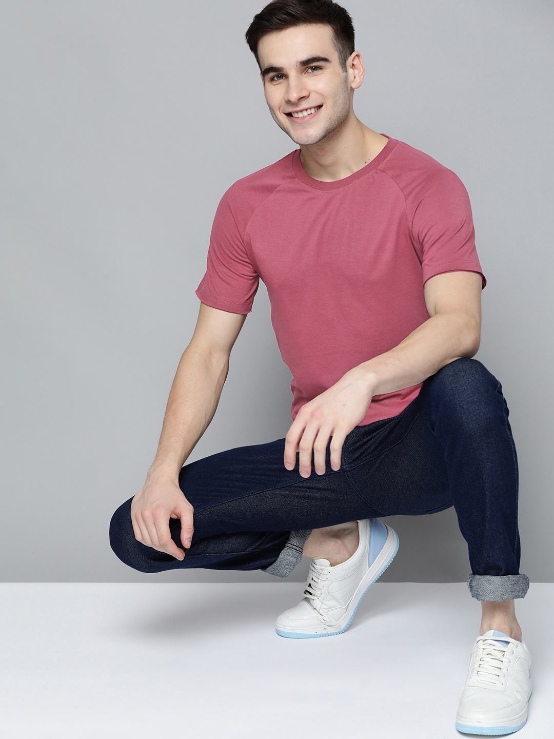 

Mast & Harbour Men Pink Solid Handcrafted T-shirt
