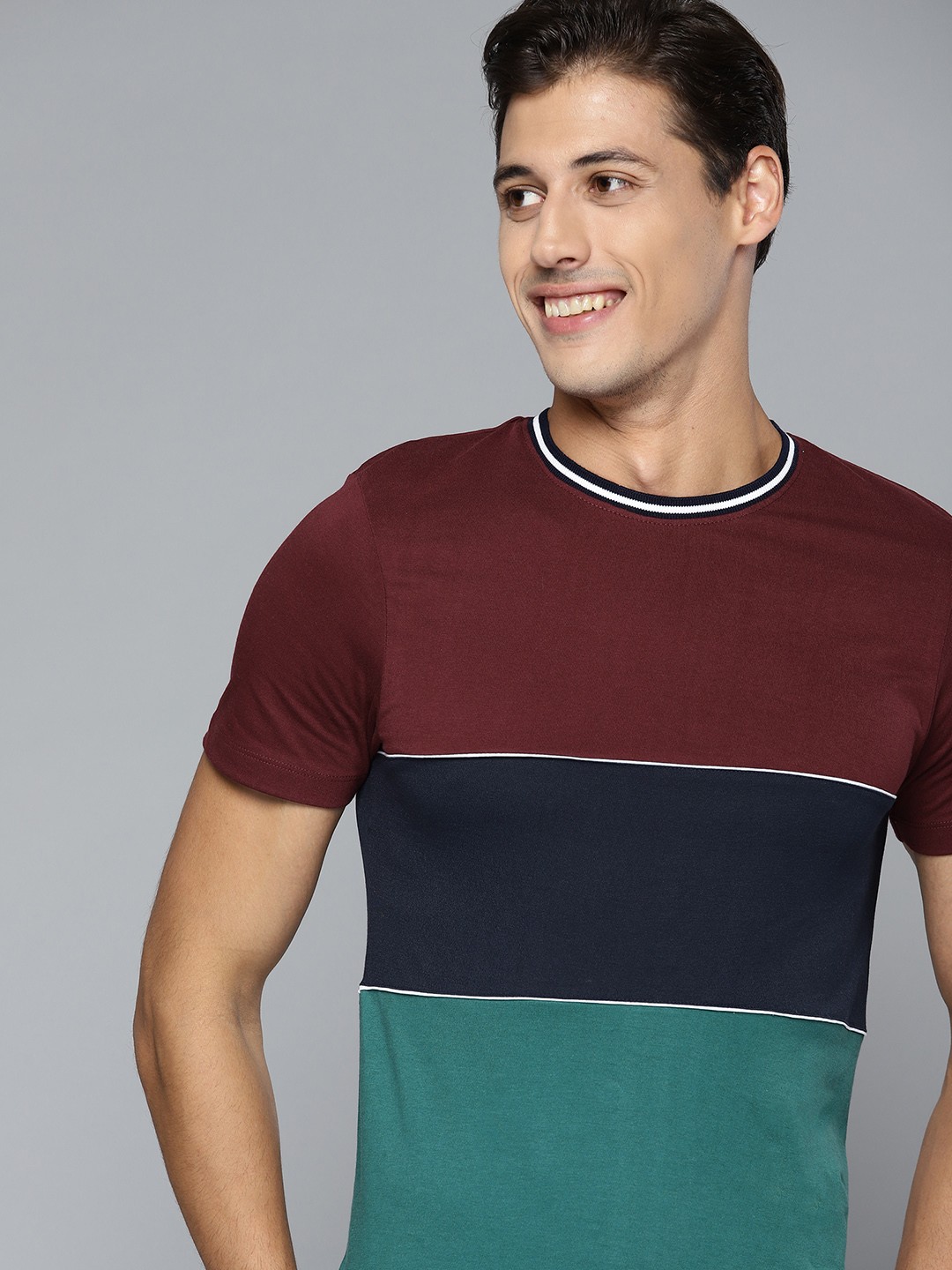

Mast & Harbour Men Green & Navy Blue Colourblocked T-shirt