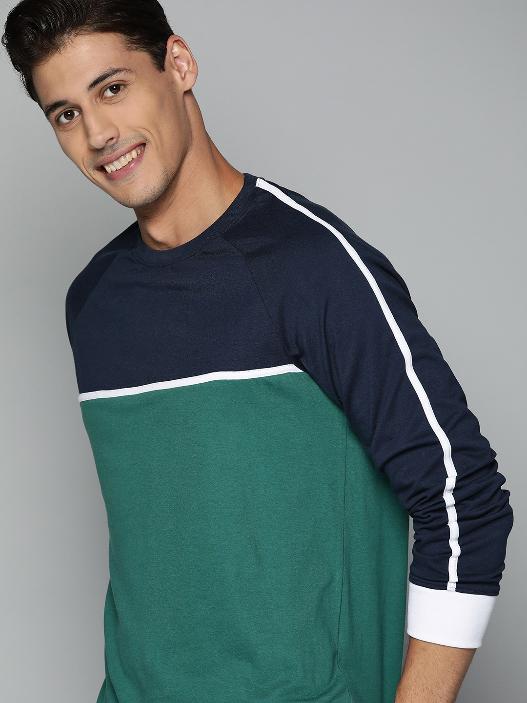 

Mast & Harbour Men Green & Navy Blue Colourblocked T-shirt