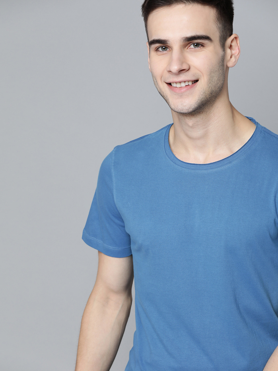 

Mast Harbour Men Blue Pure Cotton Solid Pure Cotton T-shirt