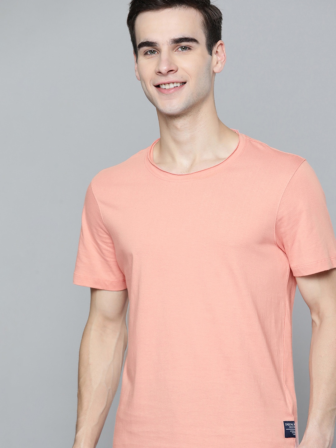 

Mast Harbour Men Pink Pure Cotton Solid Pure Cotton T-shirt