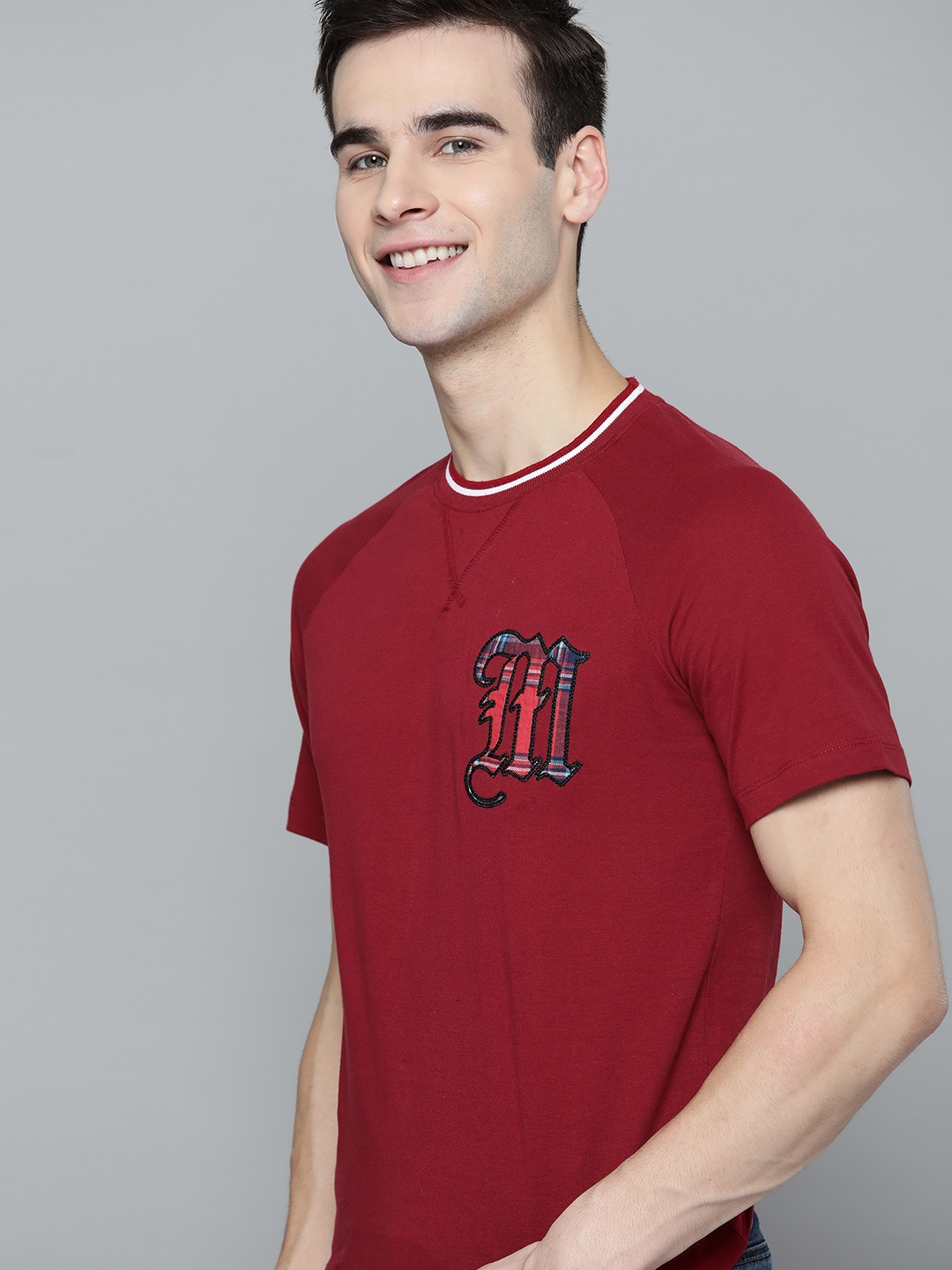 

Mast Harbour Men Maroon Pure Cotton Applique Pure Cotton T-shirt