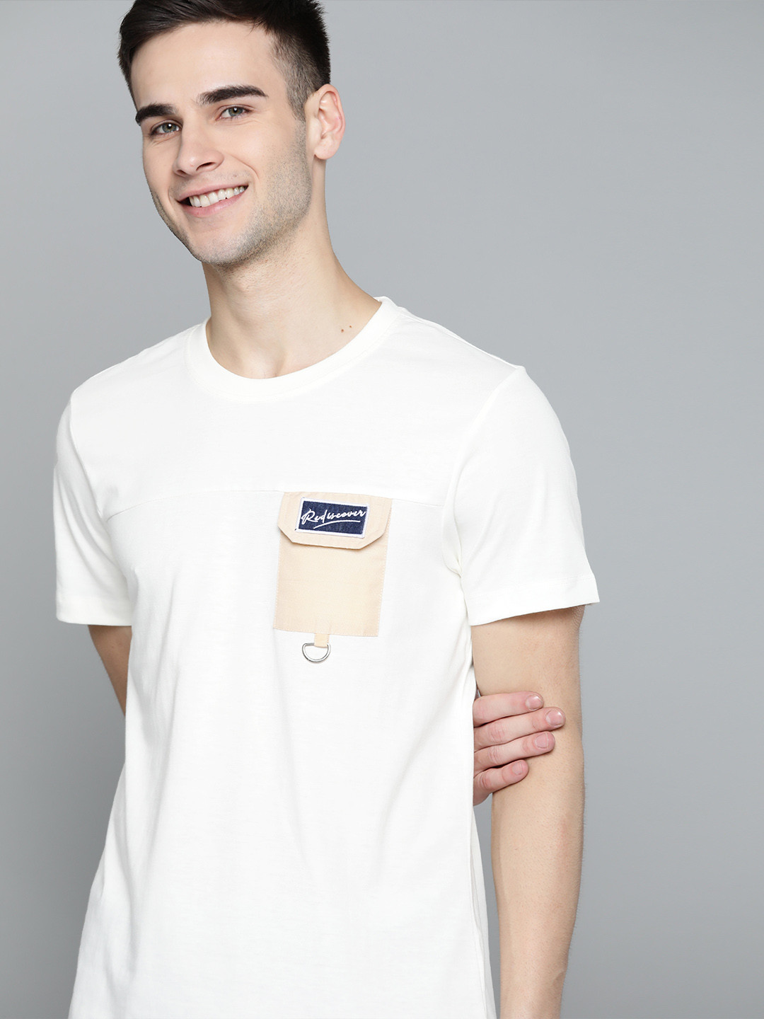 

Mast & Harbour Men Cream-Coloured Pockets Cotton T-shirt