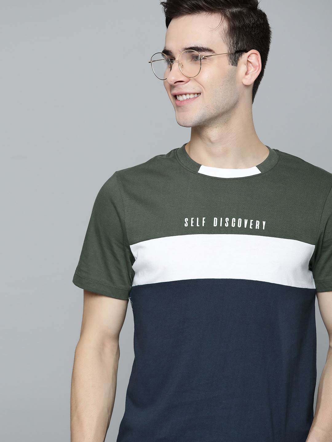 

Mast & Harbour Men Navy Blue & Green Colourblocked T-shirt