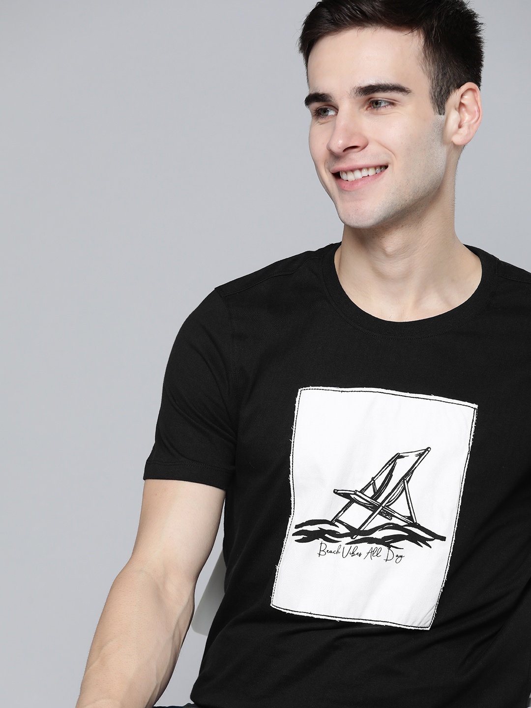 

Mast & Harbour Men Black & White Tropical Print Cotton T-shirt