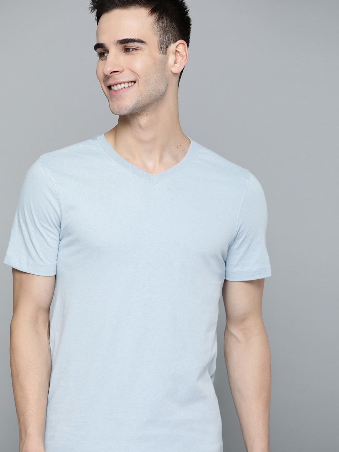 

Mast & Harbour Men Blue Handcrafted V-Neck Pure Cotton T-shirt