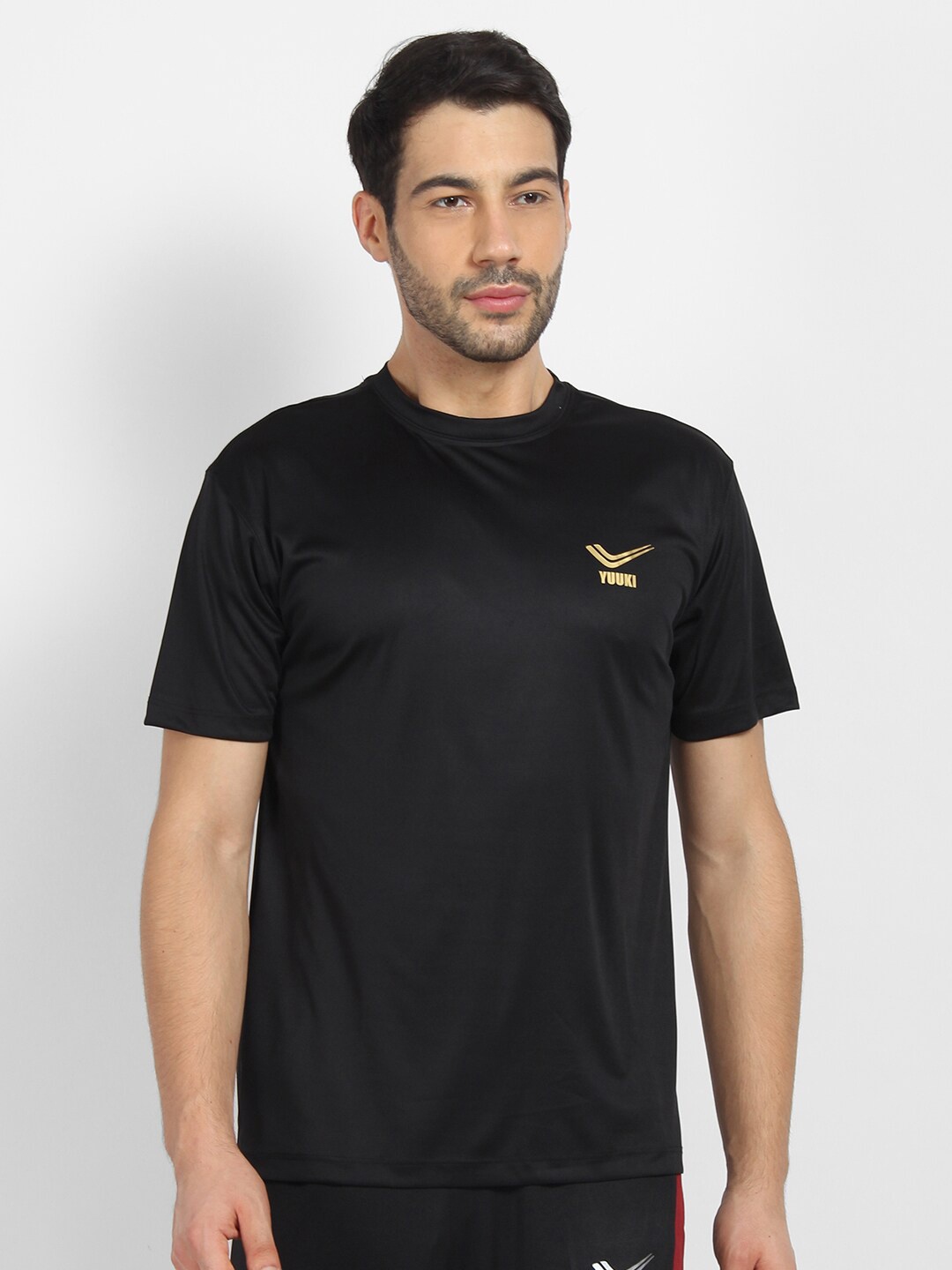 

Yuuki Men Black Solid Regular Fit Running Sports T-shirt