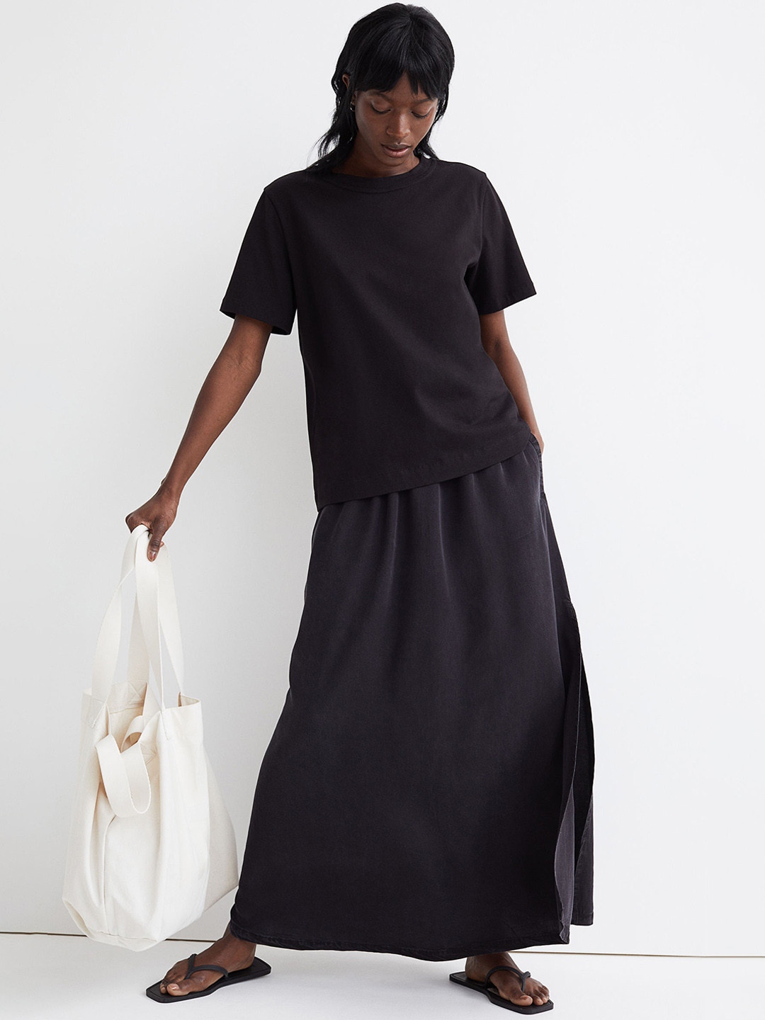 

H&M Women Black Solid Slit Detail Skirt