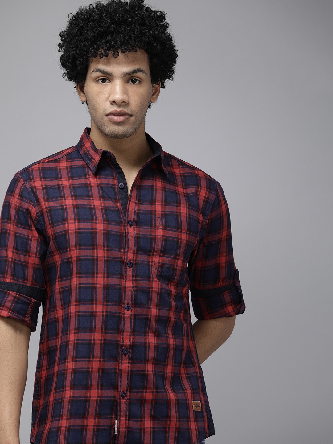 

Roadster Men Navy Blue & Red Slim Fit Checked Casual Shirt