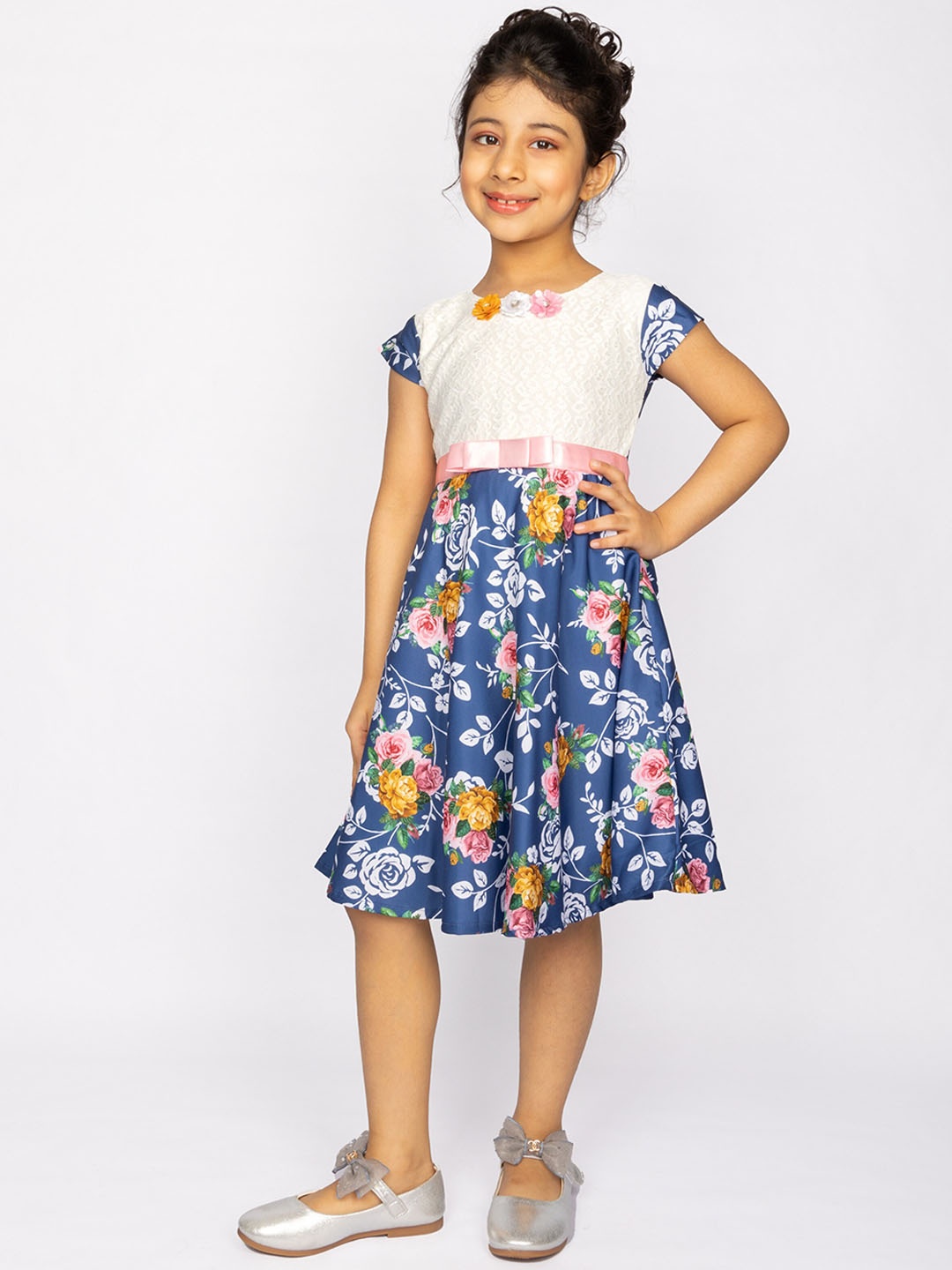 

Peppermint Girls Blue & White Floral Printed Pure Cotton Dress with Tie-up Details