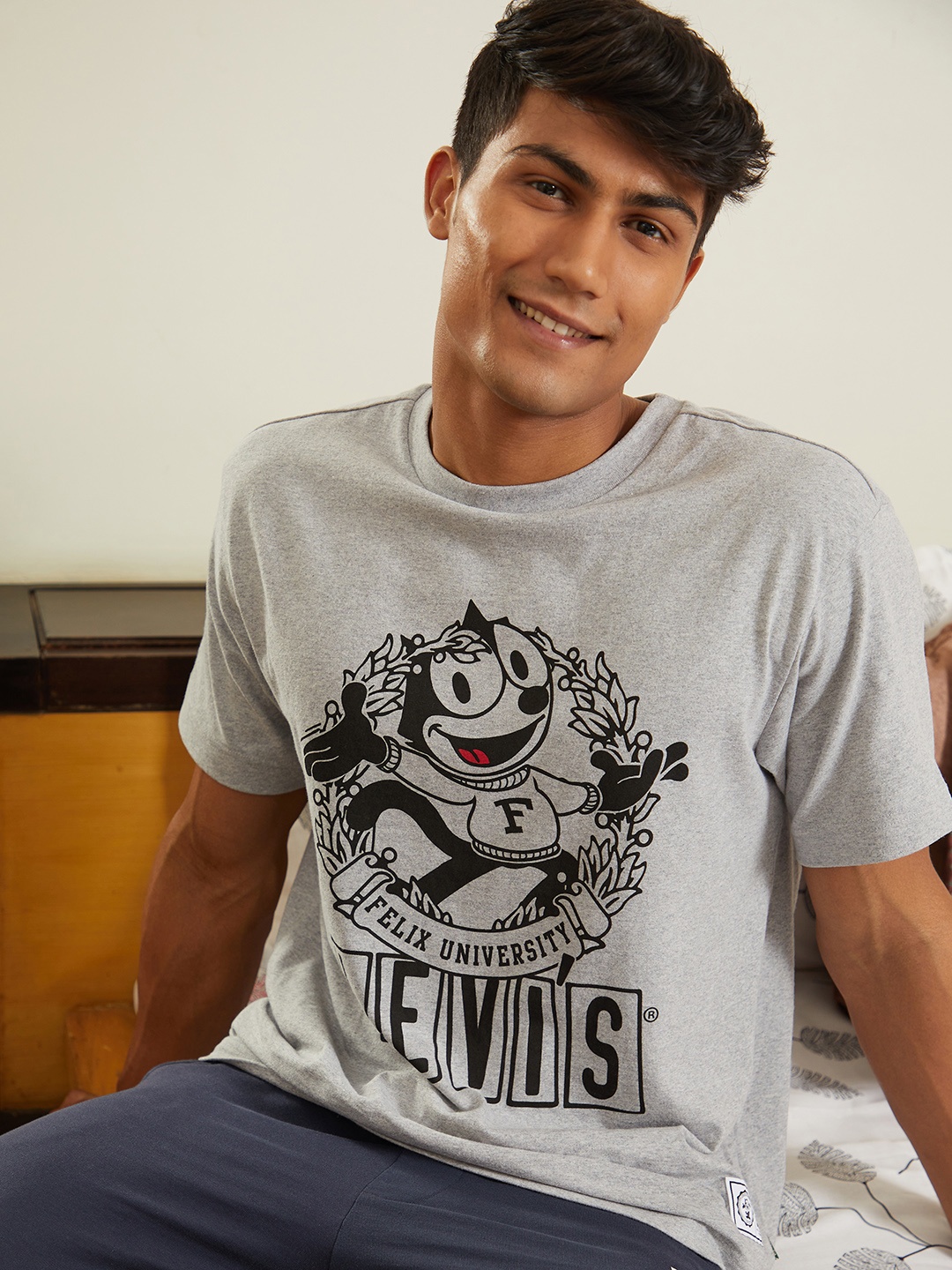 

Levis x Felix Men Grey Melange Graphic Printed Drop-Shoulder Sleeves T-shirt