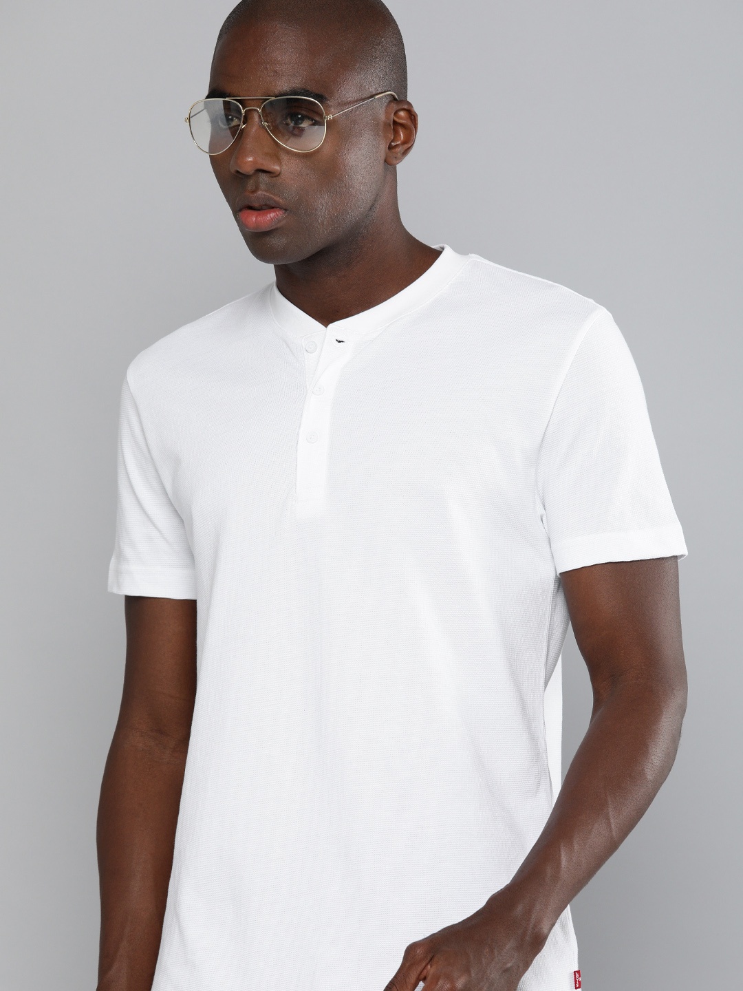 

Levis Men White Mandarin Collar T-shirt