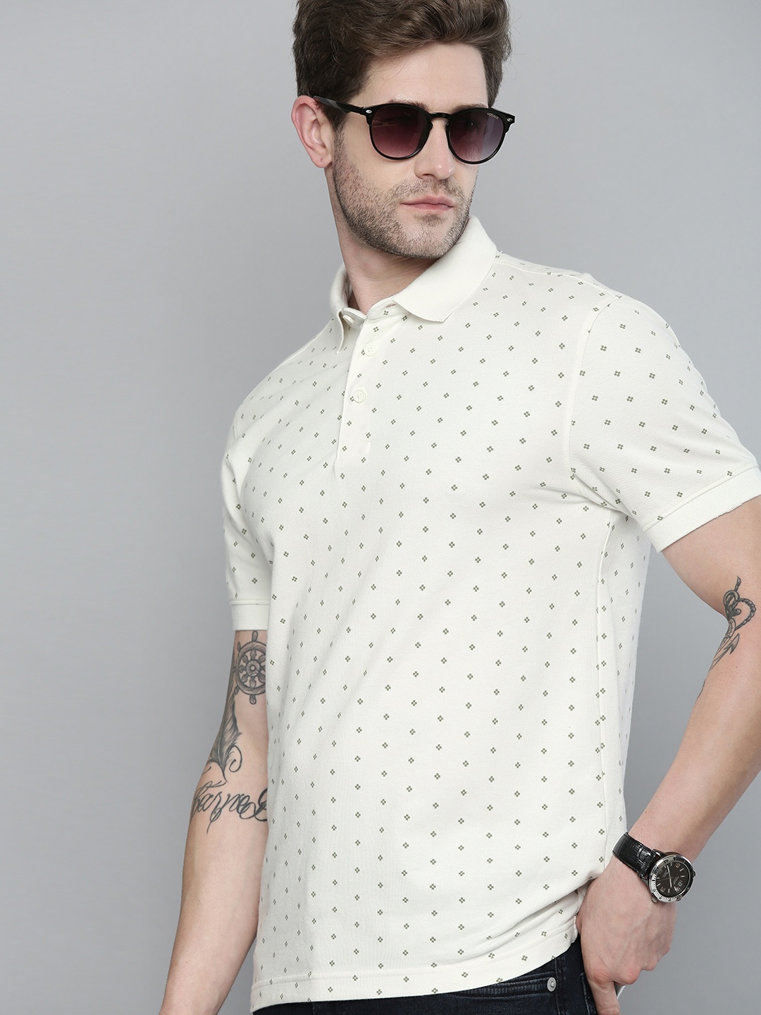 

Levis Men White & Olive Green Printed Polo Collar T-shirt