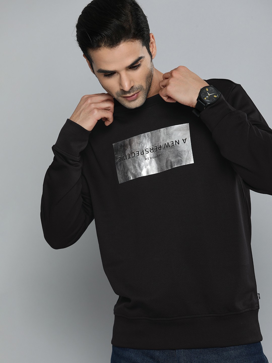 

Levis Men Black & Silver-Toned Printed Pure Cotton Sweatshirt
