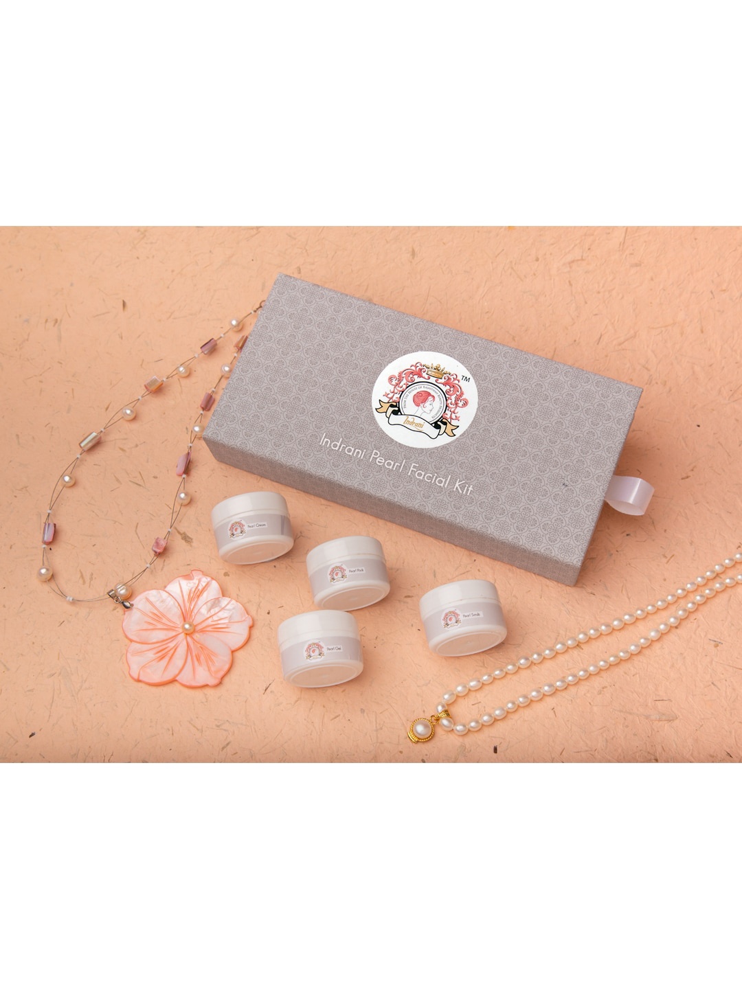 

Indrani Cosmetics Women Pearl Kit 200g, Silver