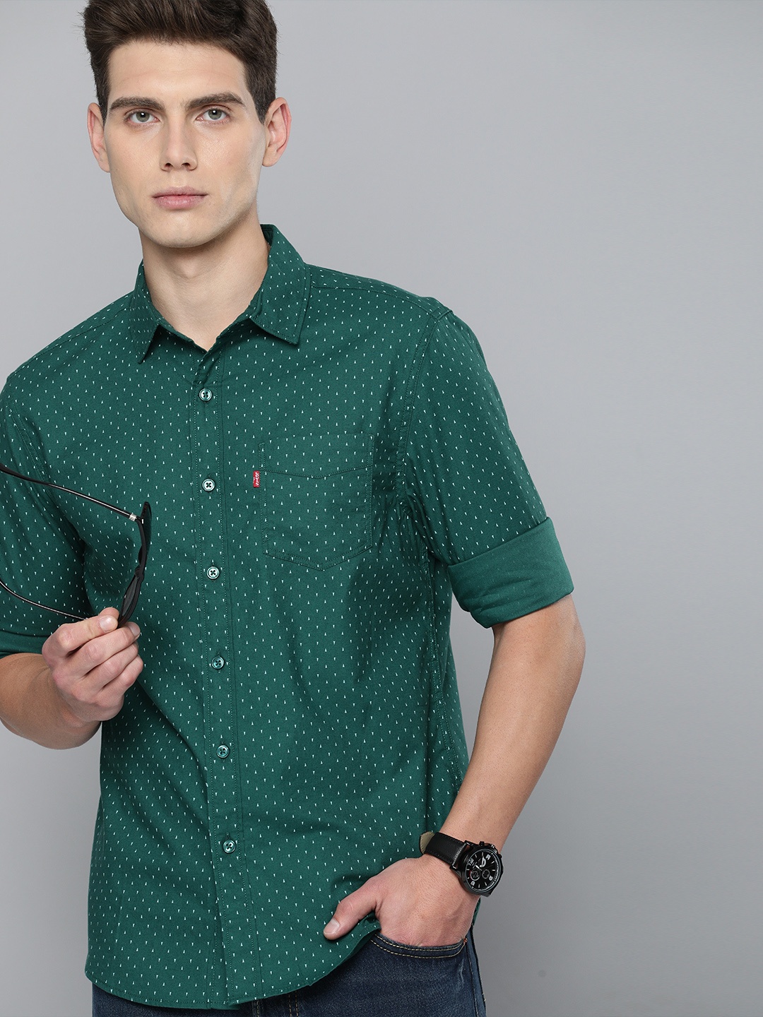 

Levis Men Green Slim Fit Opaque Printed Casual Shirt
