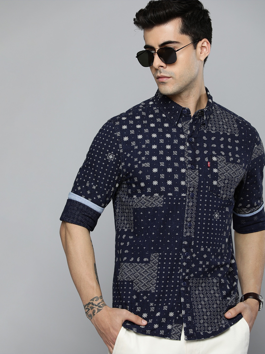 

Levis Men Navy Blue Slim Fit Printed Casual Shirt