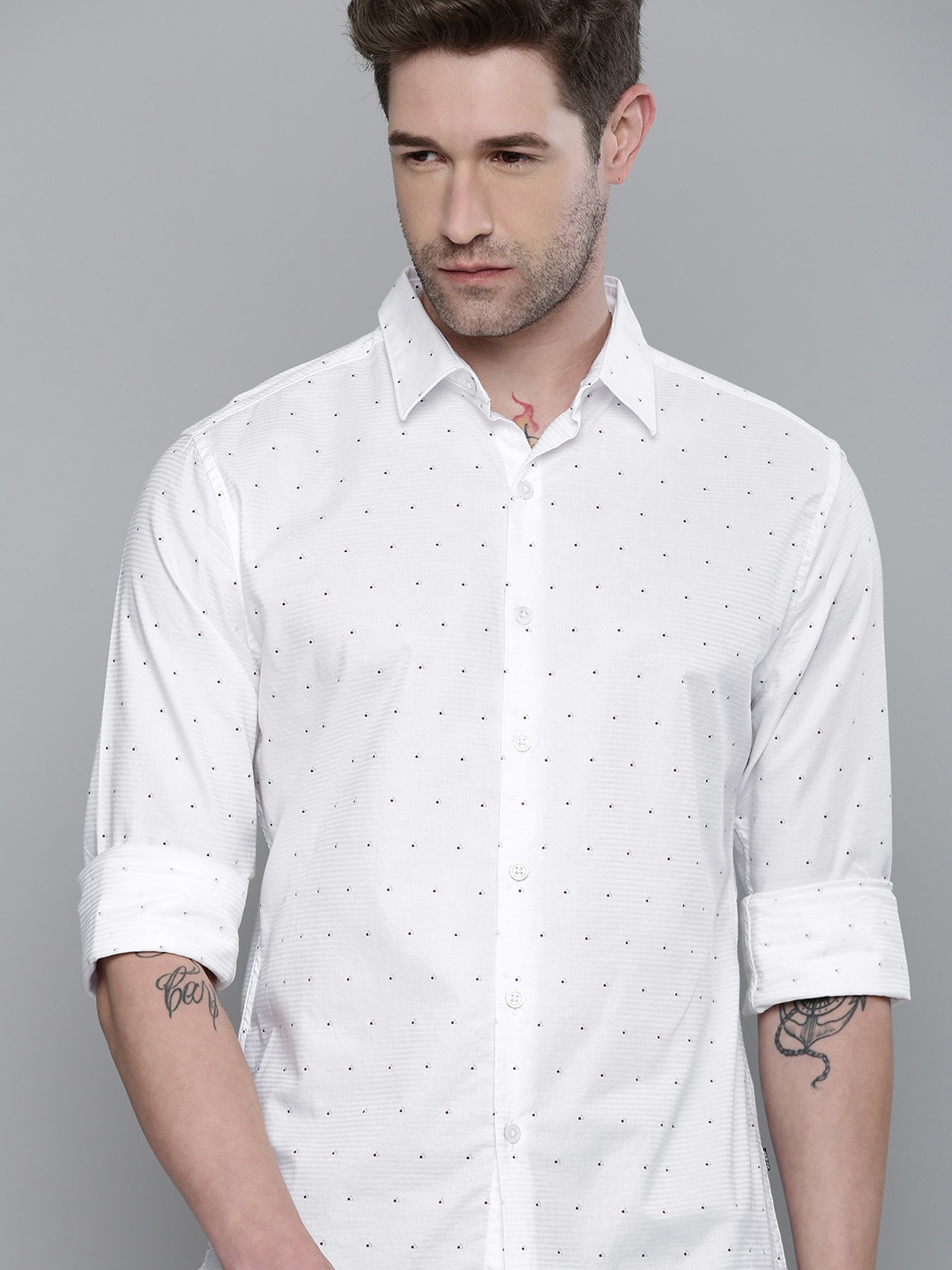 

Levis Men White Slim Fit Self-Striped Cotton Casual Shirt