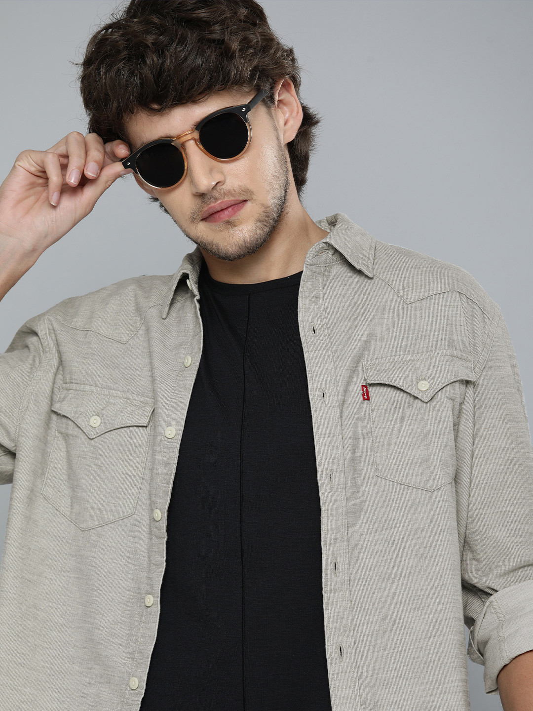 

Levis Men Grey Solid Slim Fit Casual Shirt