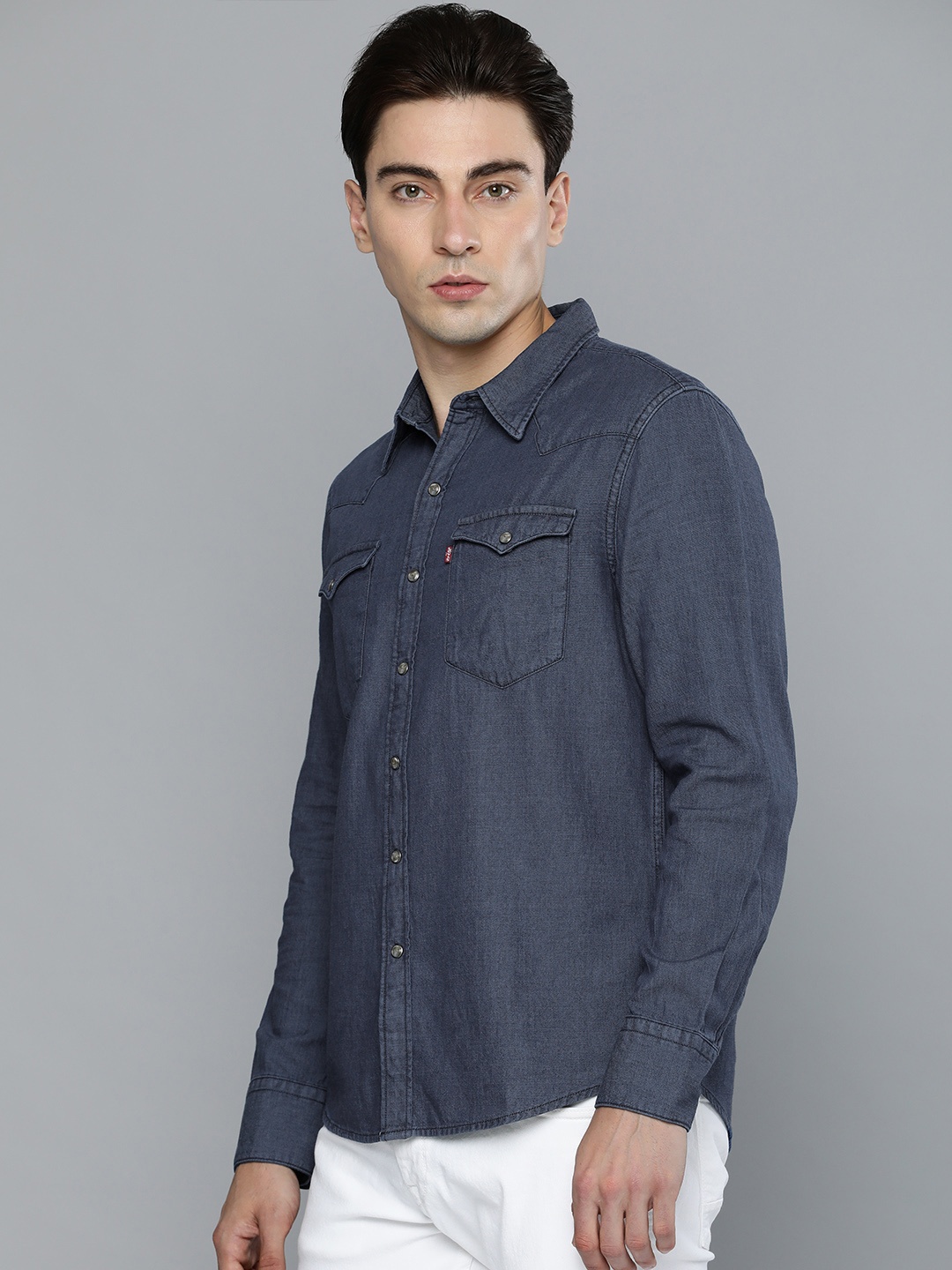 

Levis Men Blue Slim Fit Solid Chambray Casual Shirt