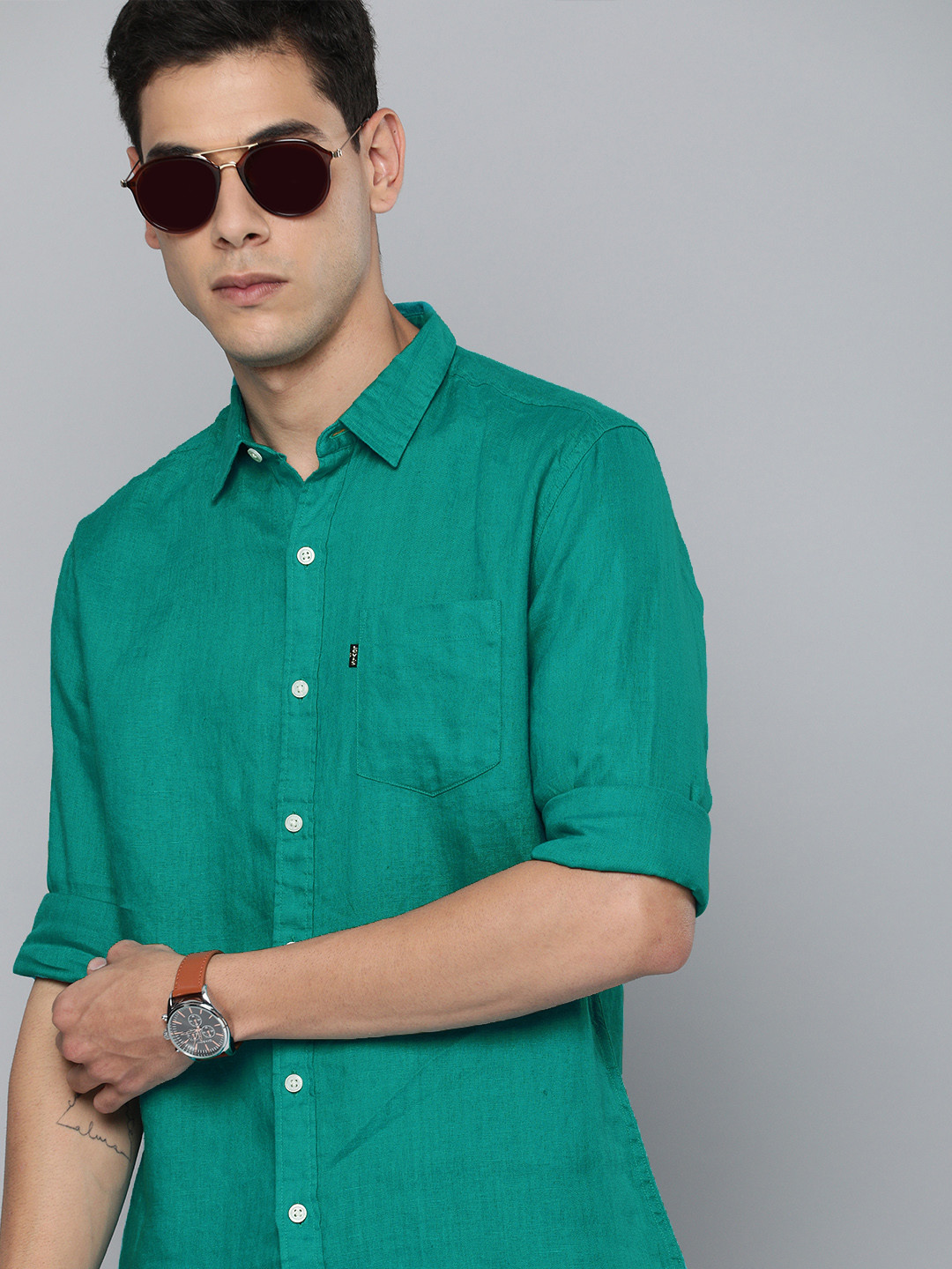 

Levis Men Green Slim Fit Opaque Casual Linen Shirt