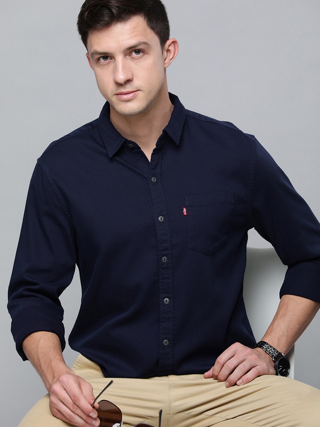

Levis Men Navy Blue olid Pure Cotton Slim Fit Casual Shirt