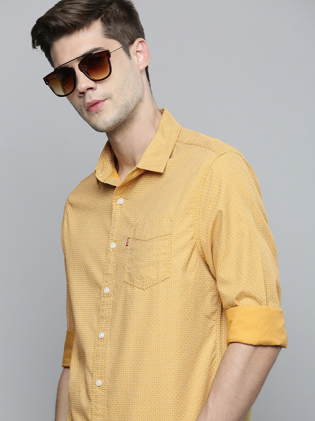 

Levis Men Yellow Slim Fit Opaque Printed Casual Shirt